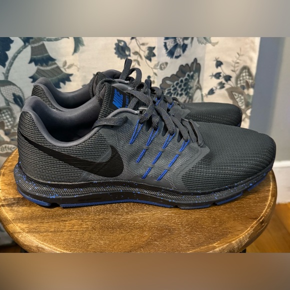 Nike running sneakers - Picture 2 of 4